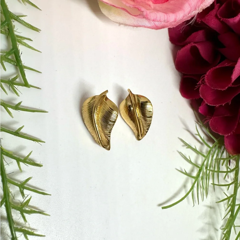 VINTAGE⚜️14K GF Gold Leaf Stud Earrings - Wells